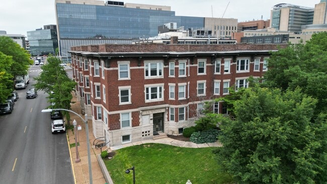 Building Photo - 4510 Laclede Ave Rental