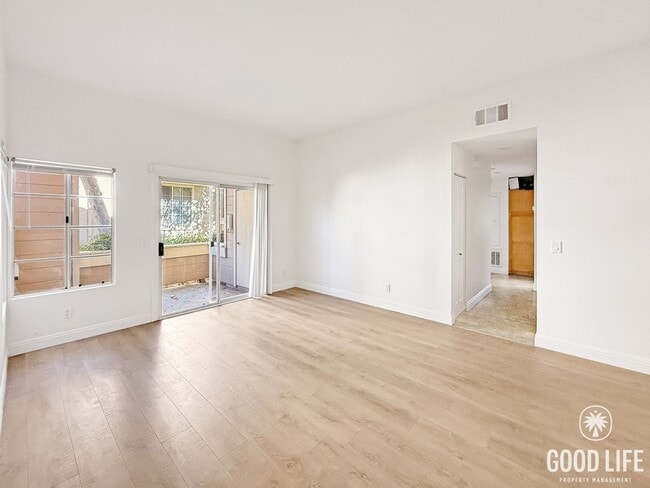 Photo - Spacious 3BR/2BA Condo with Balcony in Lem... Unidad 113