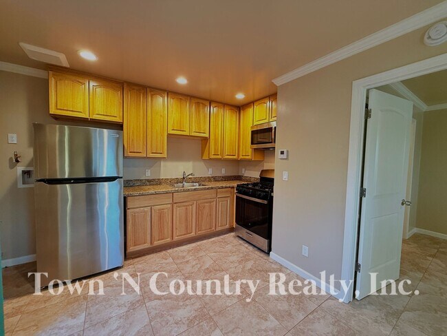 Photo - 1687 Siskiyou Dr Unidad 1687 -  A