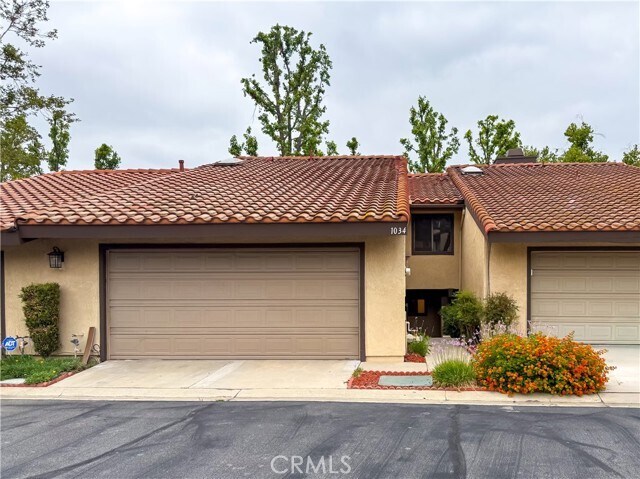 Photo - 1034 Romney Dr