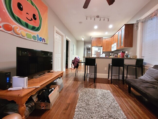Photo - 737 Parker St