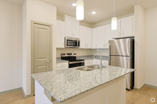 1BR, 1BA - 724SF - Dining Area