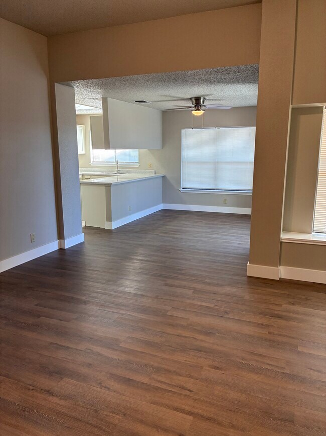 Photo - 7503 Longing Trail