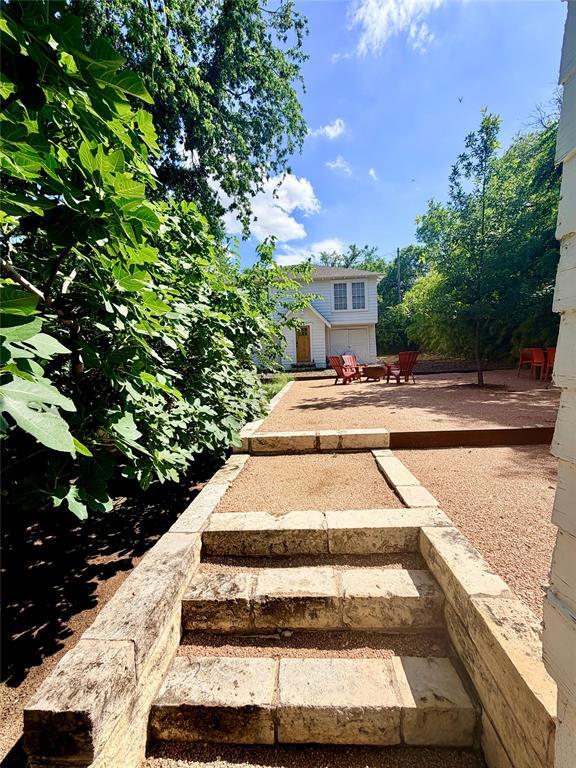 Photo - 305 Lockhart Dr