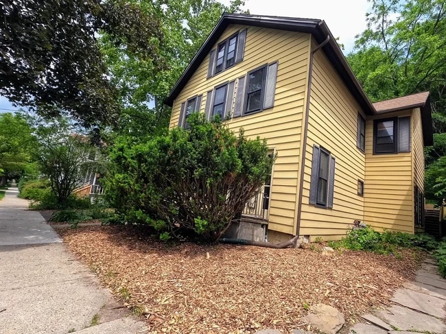 Photo - 201 Linn St Unit 1