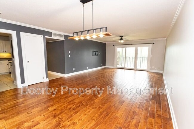 Photo - 568 River St