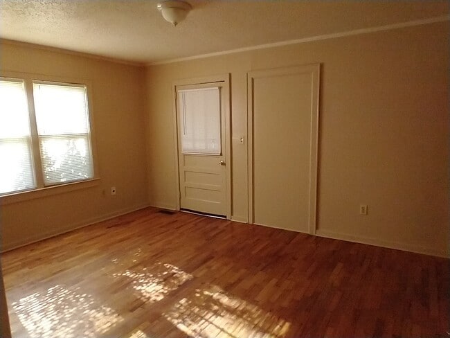 Photo - 5610 Blackwell Ave