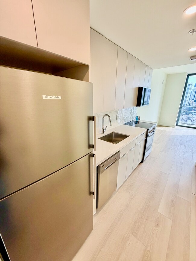 Photo - 141 NE 2nd St Unidad 900