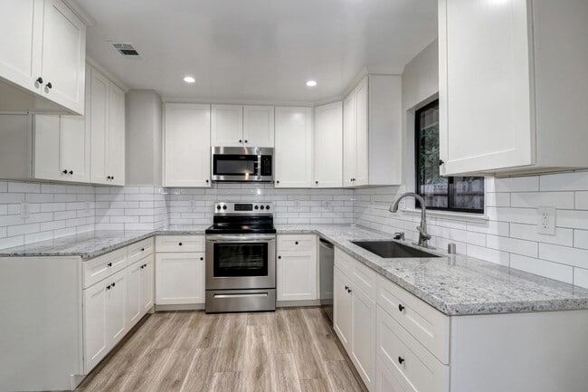 Photo - Fall Rental Available 9/1 – Stylish, Upgraded Duplex Near Covell Park