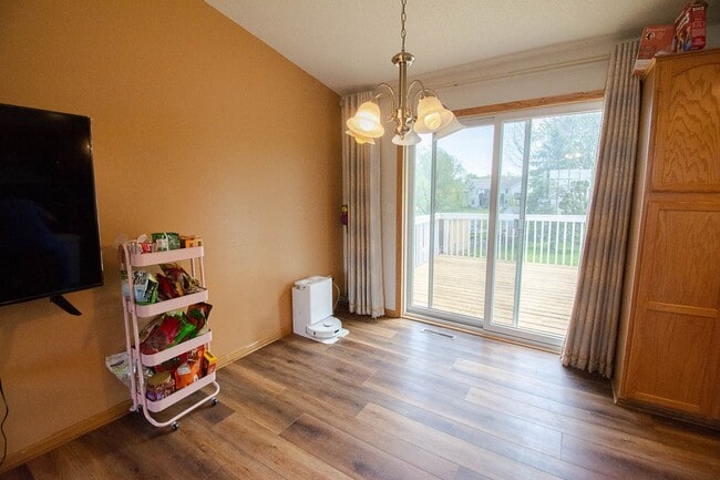 Photo - Fantastic NW Rochester home with great updates!