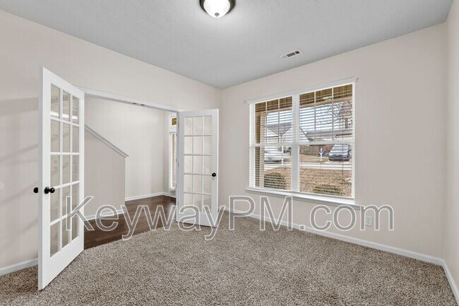 Photo - 307 Crown Heights Way