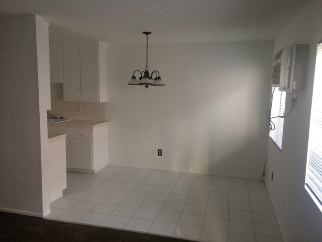 Building Photo - 320 Welcome St Unit 2 Rental