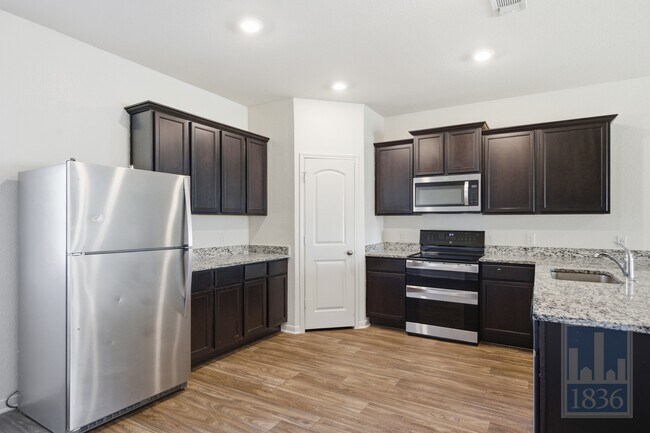 Photo - 18632 Quiet Range Dr Casa