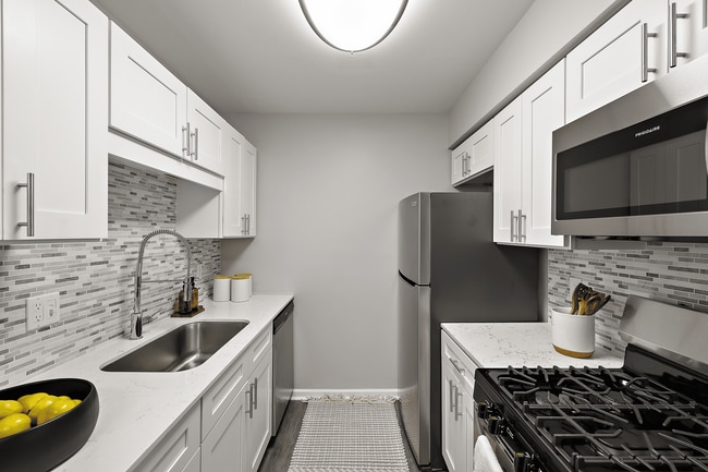 Full Set of Kitchen Appliances - Residences at Grand Blanc