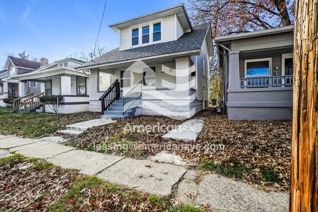 Photo - 810 Sutcliffe Ave