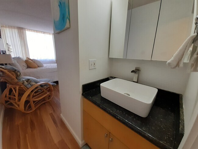 Photo - 400 Hobron Ln Townhome