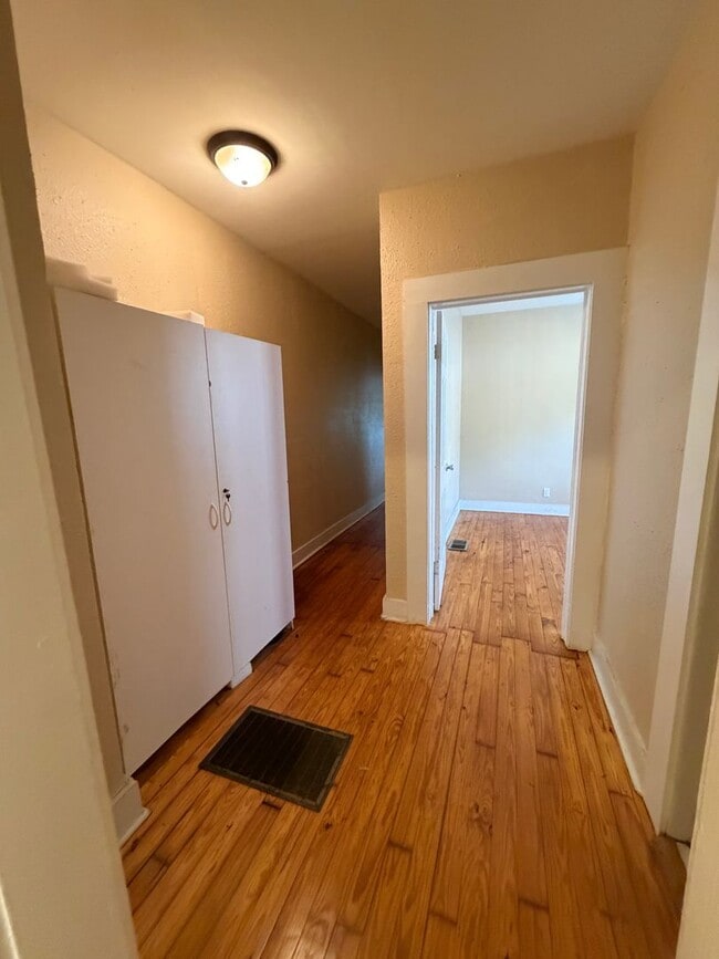 Building Photo - 322 Oakland Ave Unit 324