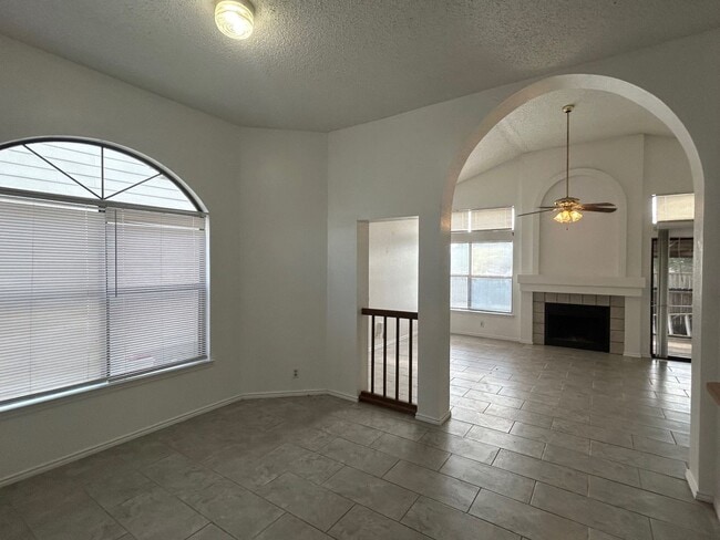 Photo - AVAILABLE NOW 4 BED/ 2 BA HOUSE FOR RENT! ...