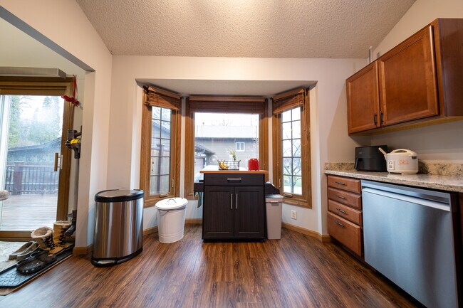 Photo - 825 Golden Meadow Rd