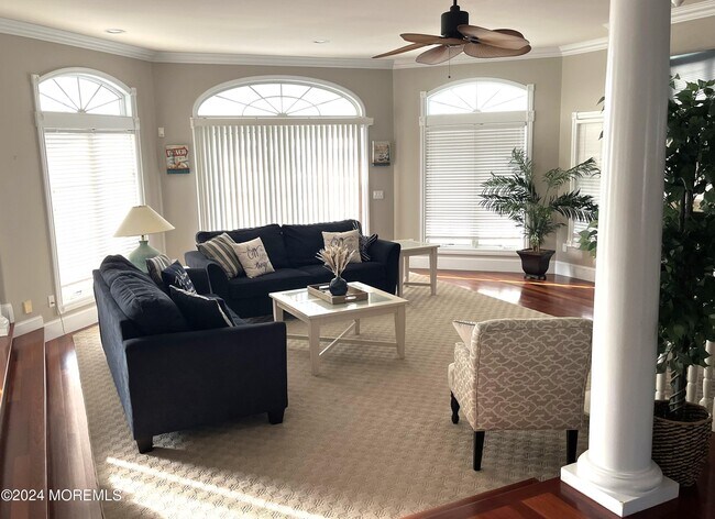 Photo - 1618 Beacon Ln