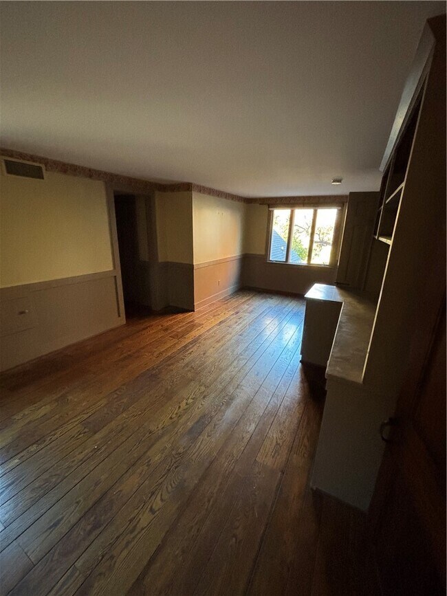 Photo - 930 W Bloomfield Rd