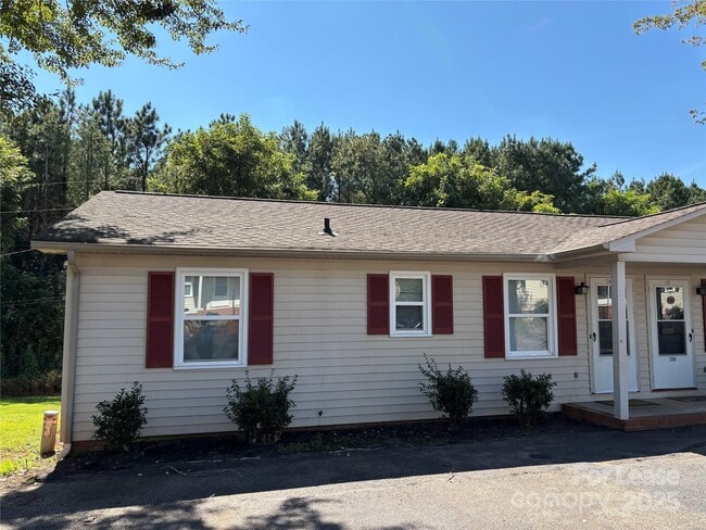 Building Photo - 1398 Roundtree Ln Unit 124 Rental