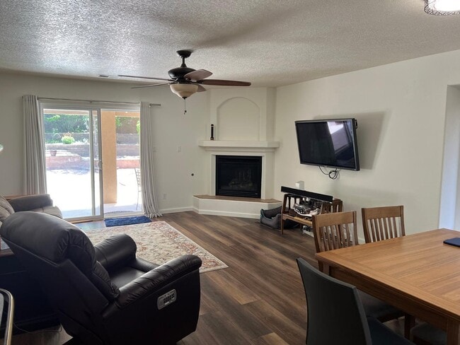 Photo - 1943 Busher St SE