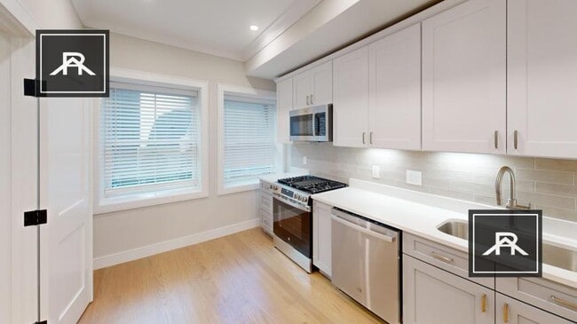 Building Photo - 3 bedroom in Boston MA 02116 Unit 1 Rental