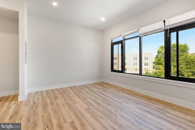 Photo - 2440 Kensington Ave Unit 301