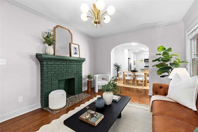 Photo - 987 Alloway Pl SE