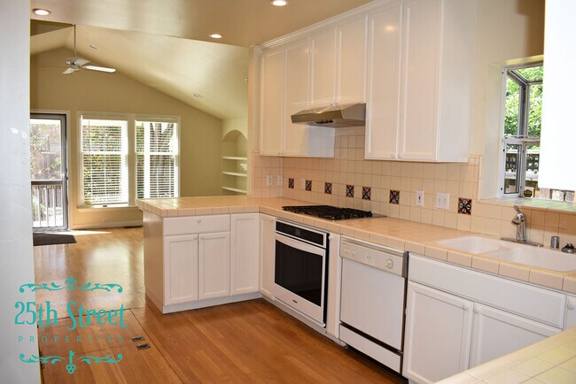 Photo - 520 Pico Way