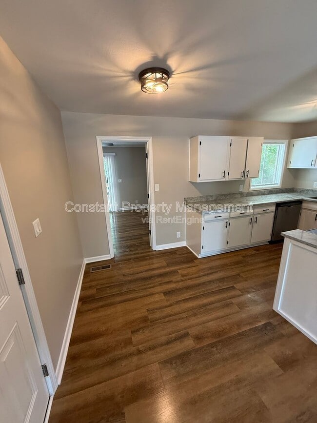 Photo - 3469 Kingsbury Dr