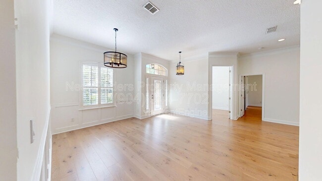 Photo - 283 Holland Dr