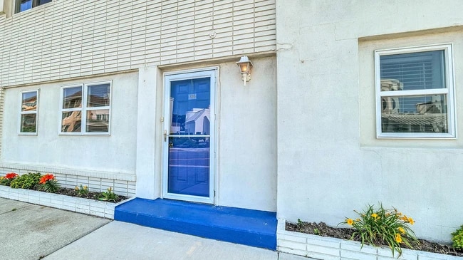 Photo - 5800 Boardwalk Unit 100