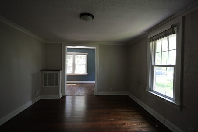 Photo - 18 Belle Plaine Ave