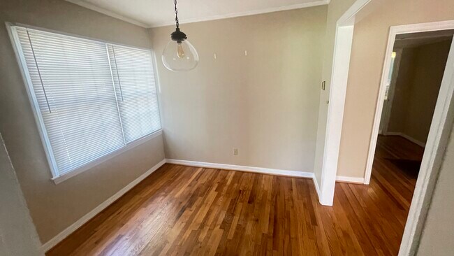 Photo - 751 Farnell Ln