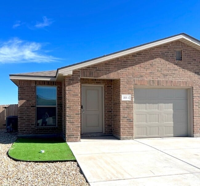 Building Photo - 2010 Corpus Ave Unit Harvest - 2010 Corpus Avenue B Rental