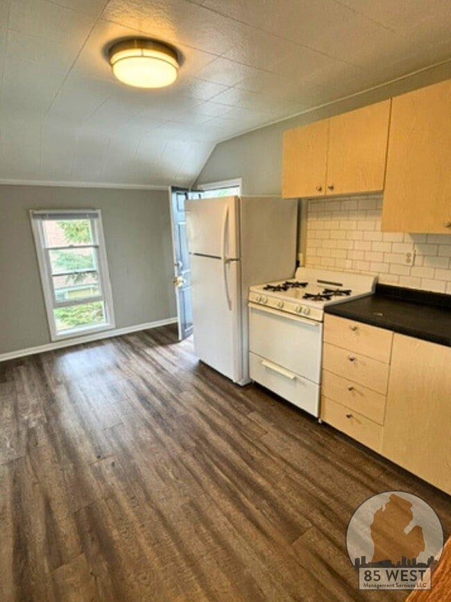 1006 Douglas St NW Unidad 2