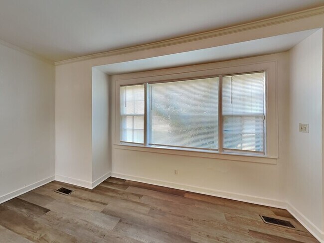 Photo - 340 Woodward Rd