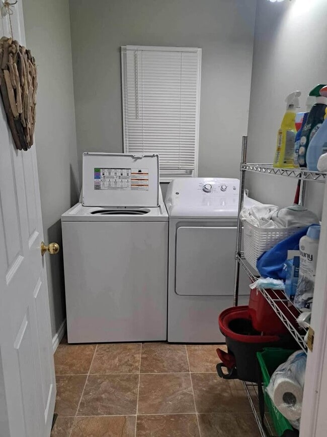 Photo - 207 Kathleen Ave Unité Room 3