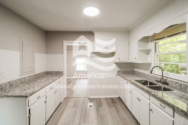 Photo - 1061 55th St