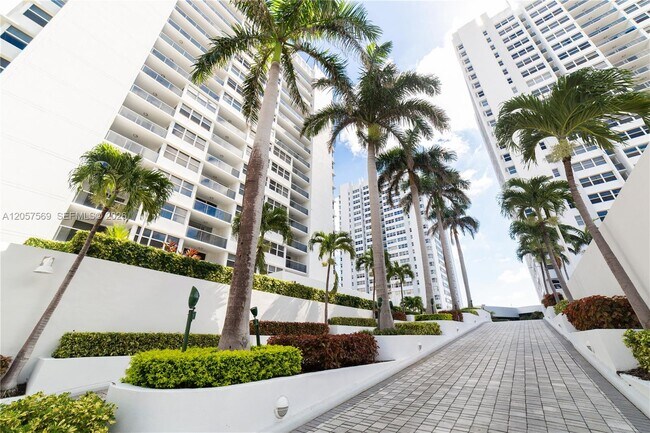 Building Photo - 1904 S Ocean Dr Unit 1803