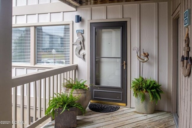 Photo - **Light-Filled Condo with Designer Finishes ? |