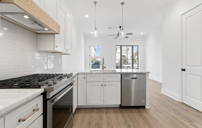Photo - FOR LEASE IN SUGAR MILL POND!