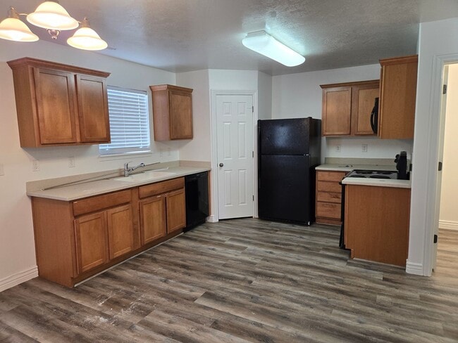 Photo - Beautiful 4 Bed, 2.5 Bath Townhome in Prim...