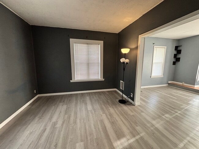 Photo - 1934 Butterfield Ave