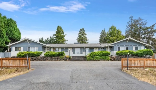 Building Photo - 554 Index Plz NE Unit 4