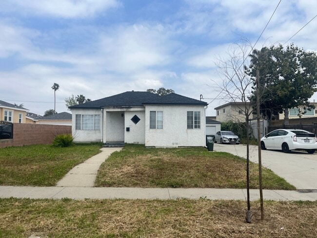 Photo - 1423 W 106th St