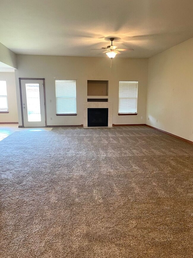 Building Photo - Beautiful 4-Bedroom Home