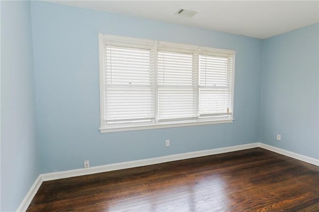 Photo - 164 Fairburn Rd SW